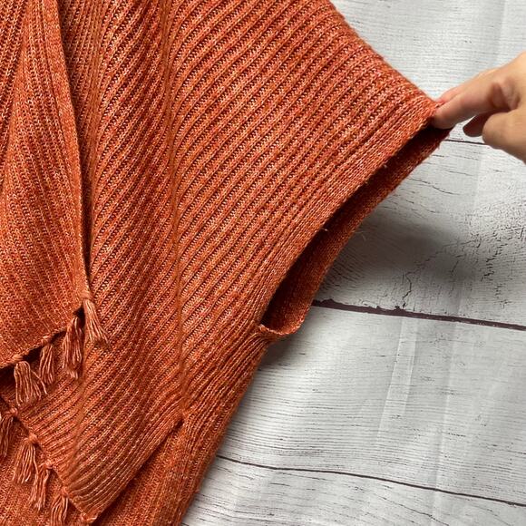 American Eagle Knit Poncho Komono Wrap Shawl Cardigan Sweater Fringe Size OS - Picture 2 of 12